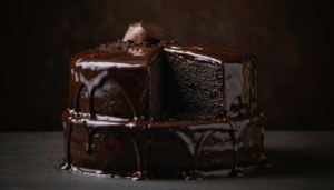 Bolo de chocolate fofinho com cobertura